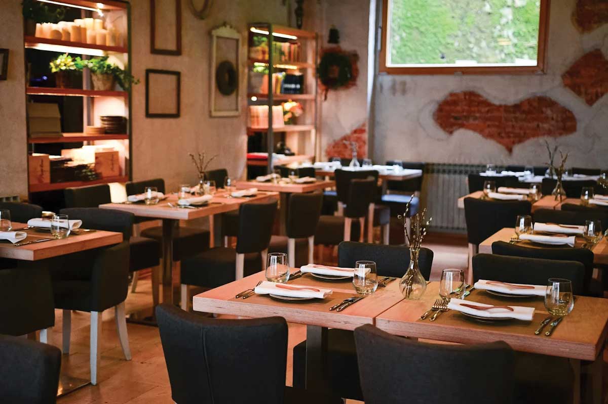 pod zidom bistro